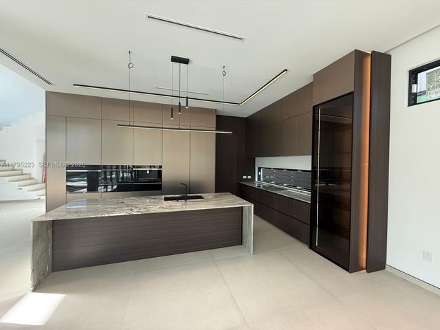 125 SW 29th Rd, Miami, FL 33129