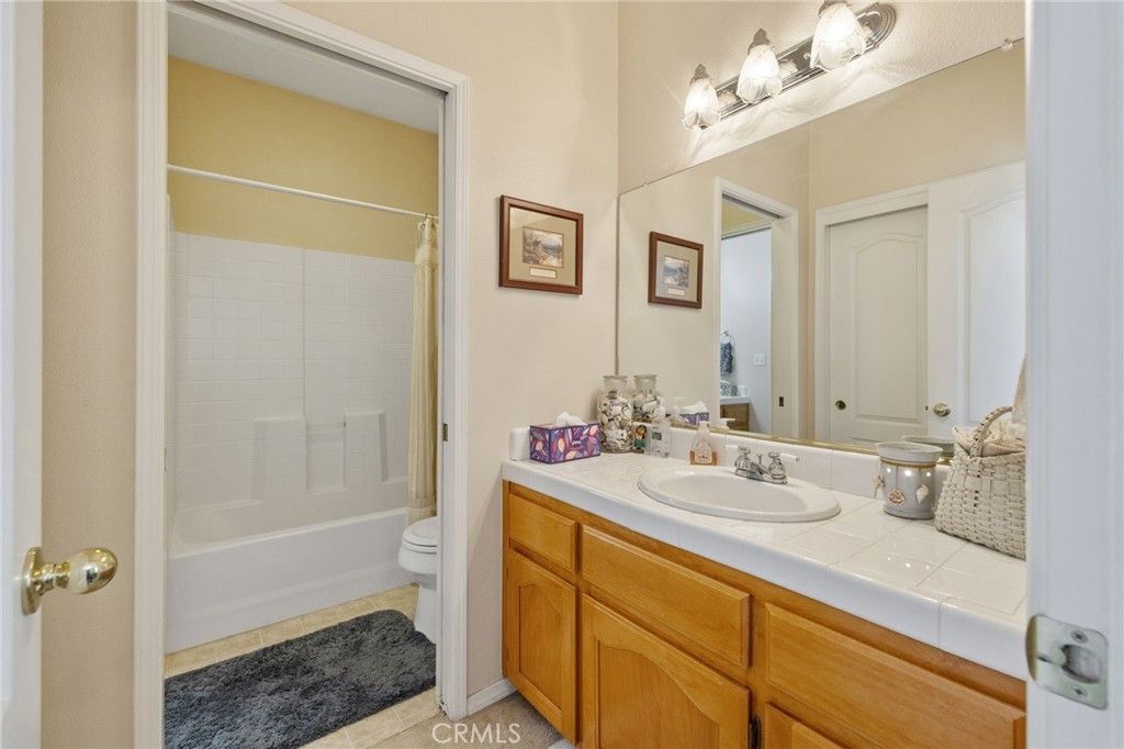 Image 10 of property listing at 1547 W Claridge Court, Hanford, CA 93230