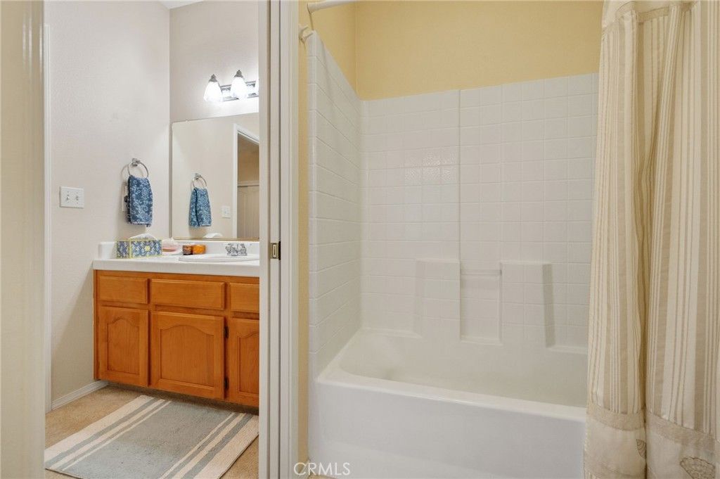 Image 11 of property listing at 1547 W Claridge Court, Hanford, CA 93230