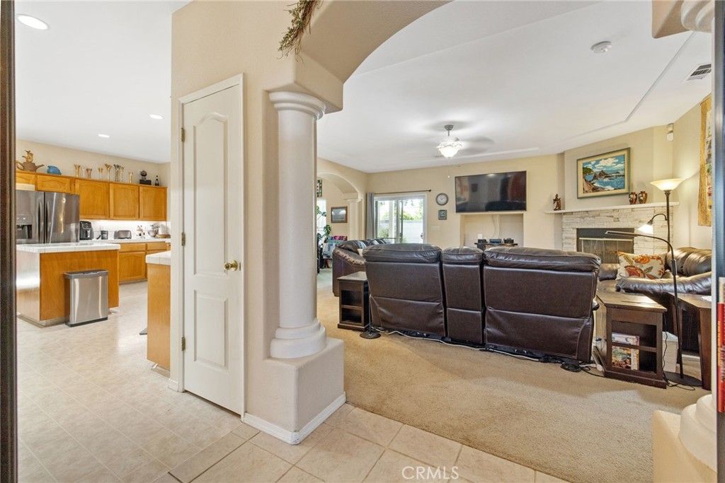 Image 18 of property listing at 1547 W Claridge Court, Hanford, CA 93230