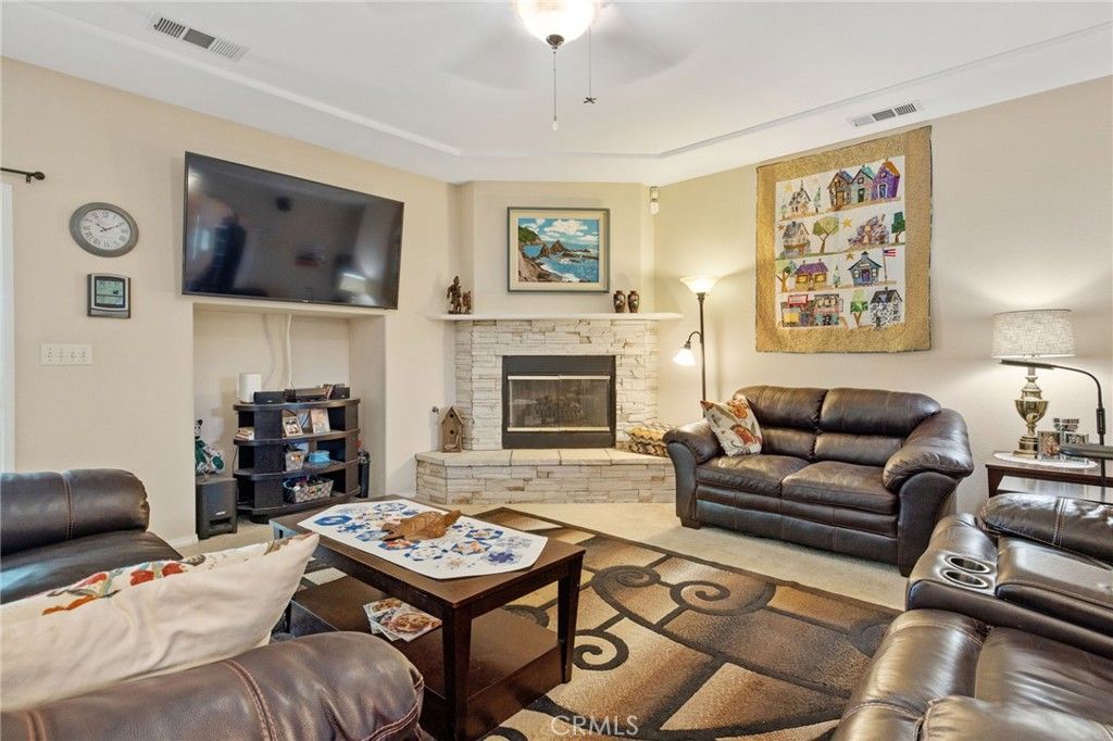Image 20 of property listing at 1547 W Claridge Court, Hanford, CA 93230