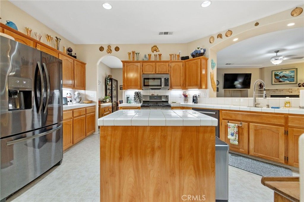 Image 24 of property listing at 1547 W Claridge Court, Hanford, CA 93230