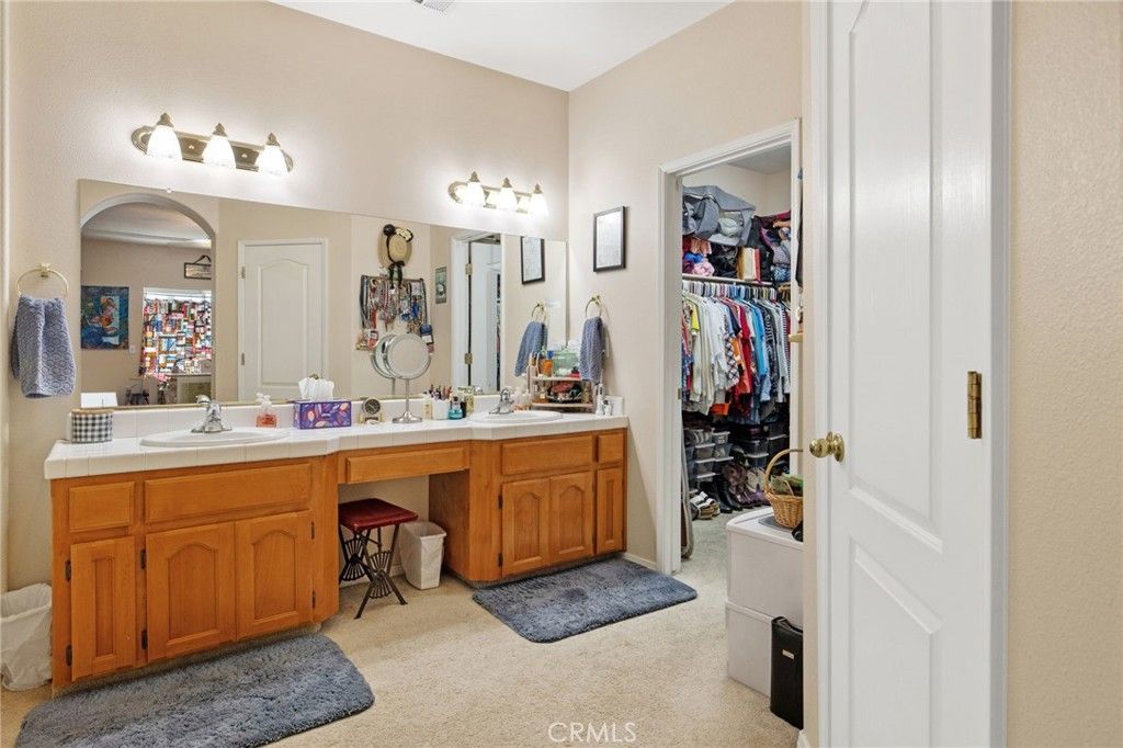 Image 37 of property listing at 1547 W Claridge Court, Hanford, CA 93230