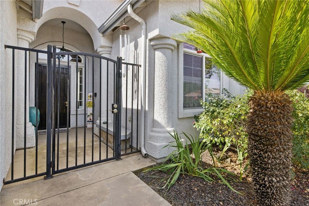 Image 5 of property listing at 1547 W Claridge Court, Hanford, CA 93230