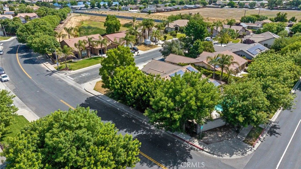 Image 54 of property listing at 1547 W Claridge Court, Hanford, CA 93230
