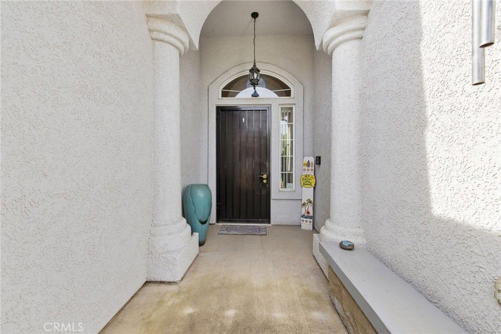 Image 6 of property listing at 1547 W Claridge Court, Hanford, CA 93230