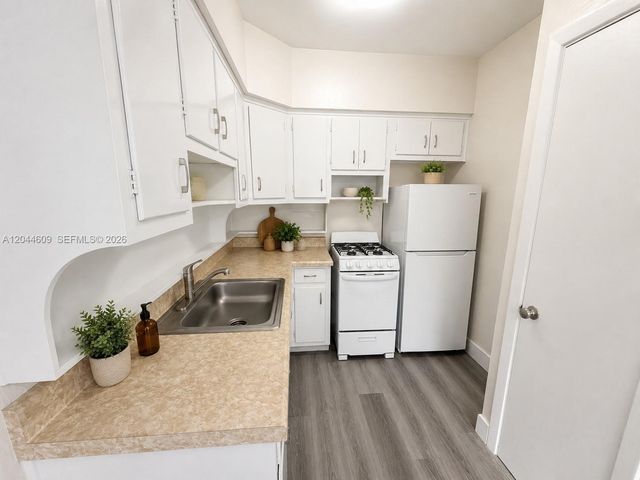 34 Madeira Ave 3, Coral Gables, FL 33134