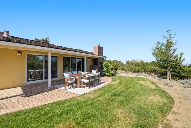 25900 Vinedo, Los Altos Hills, CA 94022