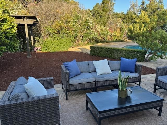 25900 Vinedo, Los Altos Hills, CA 94022