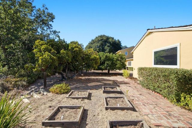 25900 Vinedo, Los Altos Hills, CA 94022