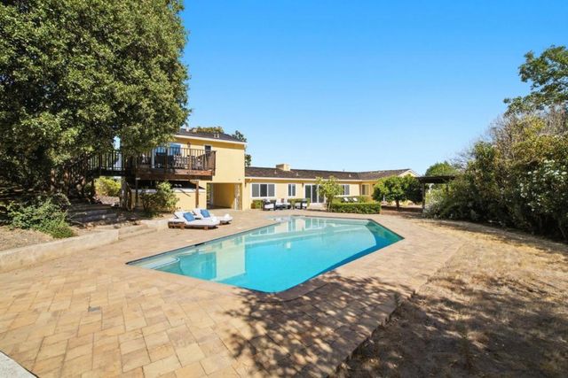 25900 Vinedo, Los Altos Hills, CA 94022