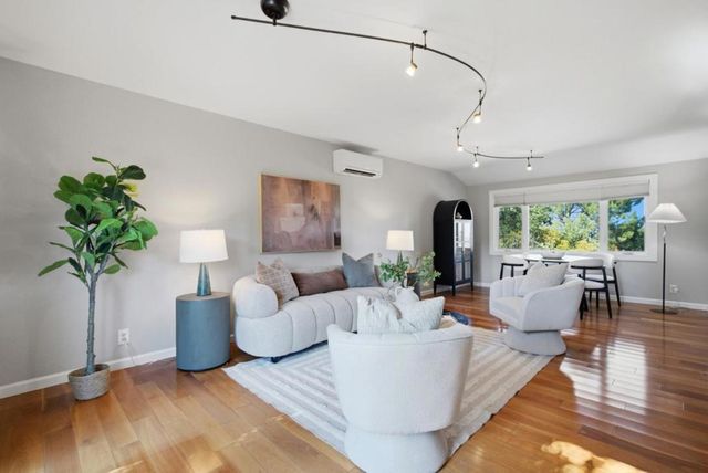 25900 Vinedo, Los Altos Hills, CA 94022