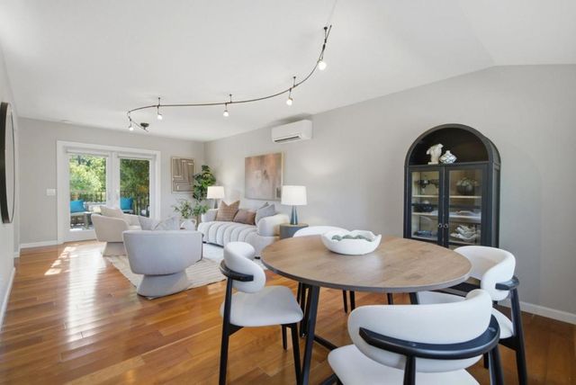 25900 Vinedo, Los Altos Hills, CA 94022