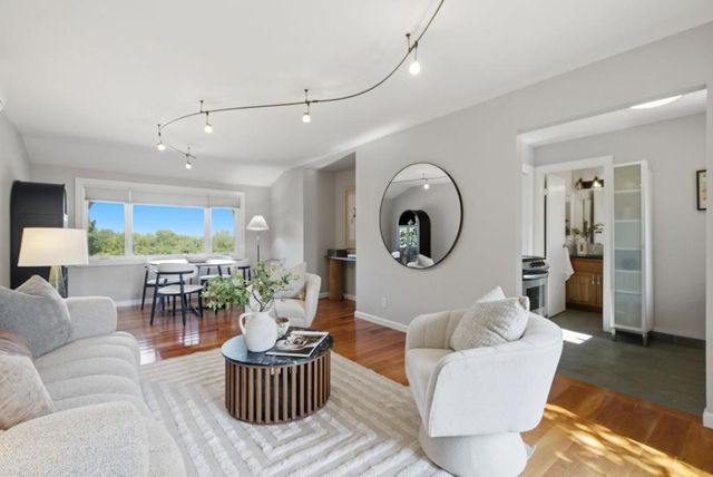 25900 Vinedo, Los Altos Hills, CA 94022