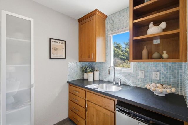 25900 Vinedo, Los Altos Hills, CA 94022