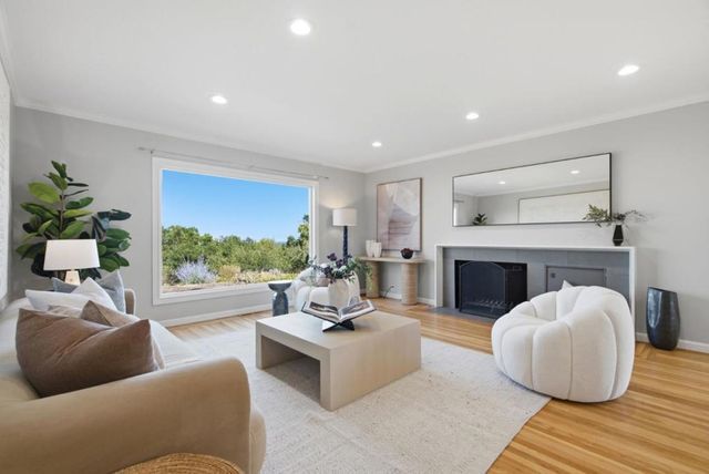 25900 Vinedo, Los Altos Hills, CA 94022