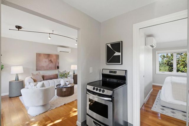 25900 Vinedo, Los Altos Hills, CA 94022