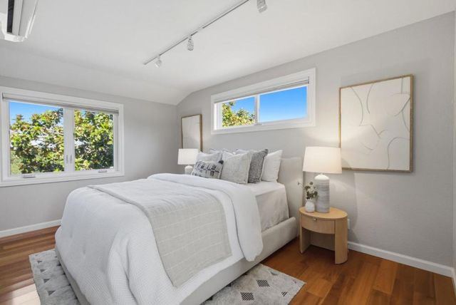 25900 Vinedo, Los Altos Hills, CA 94022