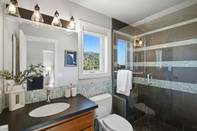 25900 Vinedo, Los Altos Hills, CA 94022