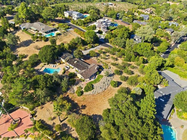 25900 Vinedo, Los Altos Hills, CA 94022