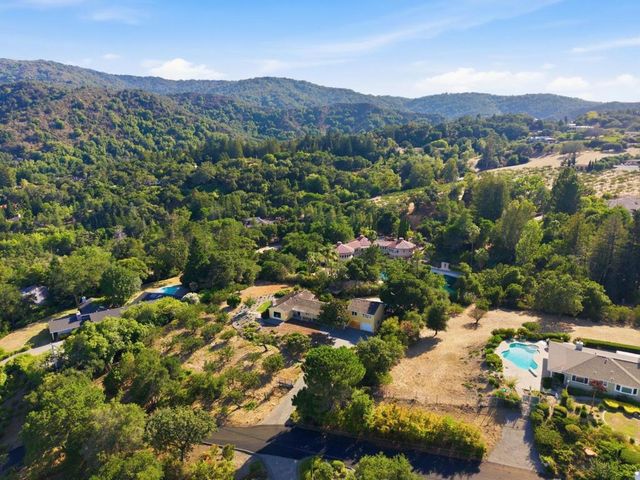 25900 Vinedo, Los Altos Hills, CA 94022