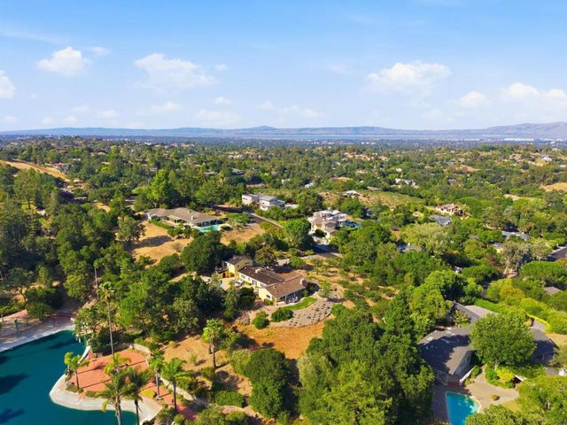 25900 Vinedo, Los Altos Hills, CA 94022
