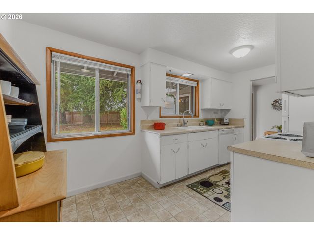 6303 Sw 60TH Ave, Portland, OR 97221