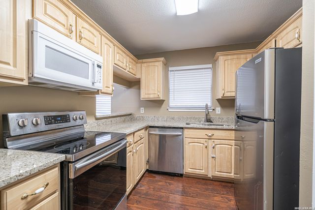 821 Meadow Stone, Converse, TX 78109