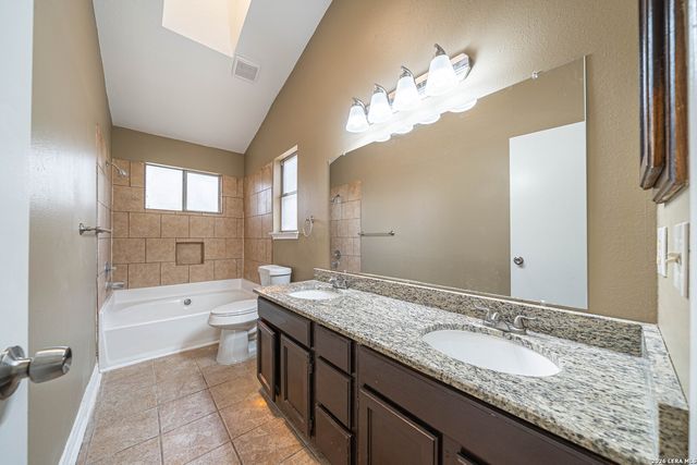 821 Meadow Stone, Converse, TX 78109