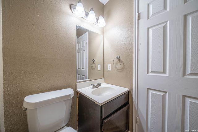 821 Meadow Stone, Converse, TX 78109