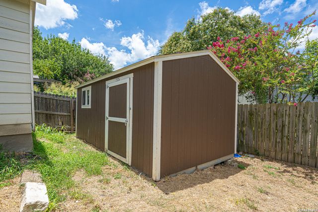 821 Meadow Stone, Converse, TX 78109