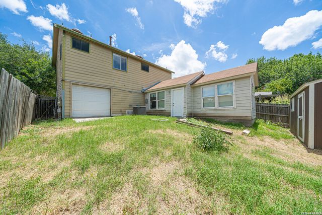 821 Meadow Stone, Converse, TX 78109