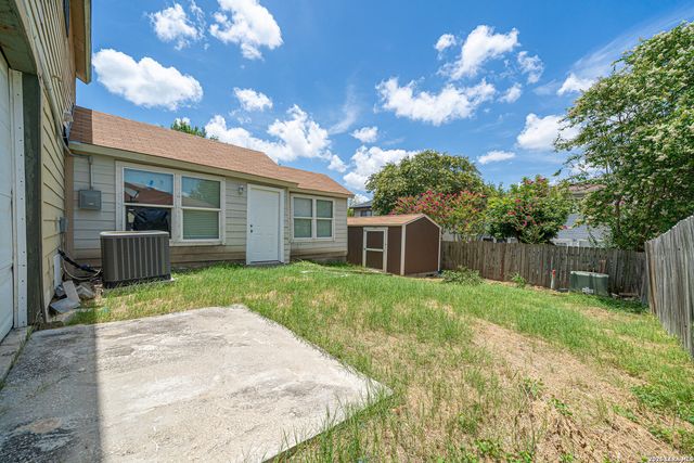 821 Meadow Stone, Converse, TX 78109