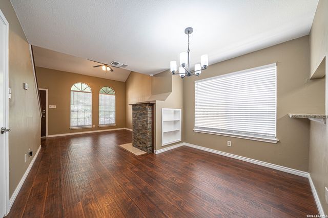 821 Meadow Stone, Converse, TX 78109