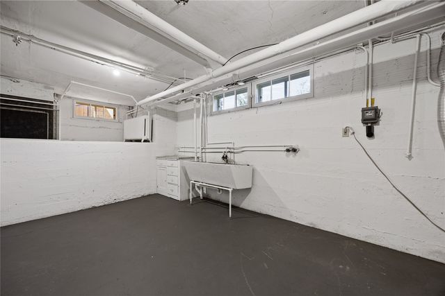 2101 Washington Avenue SE, Cedar Rapids, IA 52403