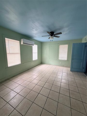 2205 Roosevelt Avenue, Fort Worth, TX 76164