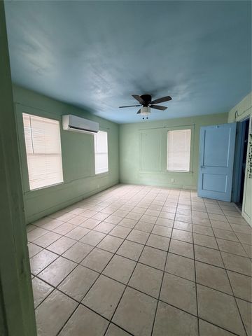 2205 Roosevelt Avenue, Fort Worth, TX 76164