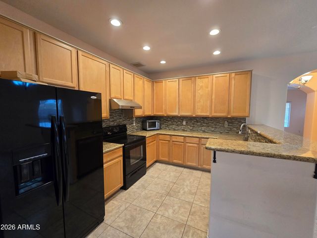 923 E SAVANNAH Drive, Chandler, AZ 85225