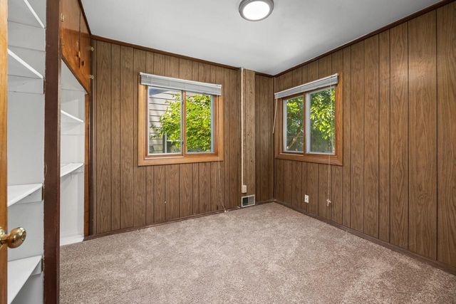 1530 E Morgan AVENUE, Milwaukee, WI 53207