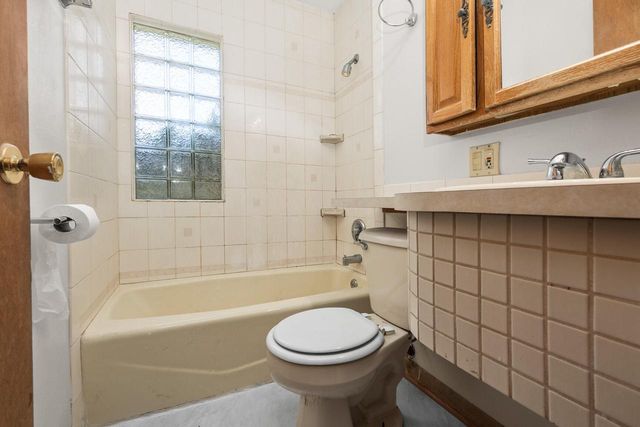 1530 E Morgan AVENUE, Milwaukee, WI 53207