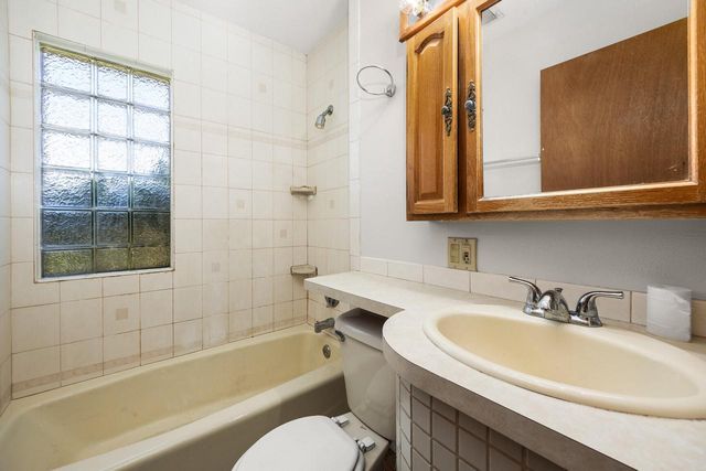 1530 E Morgan AVENUE, Milwaukee, WI 53207