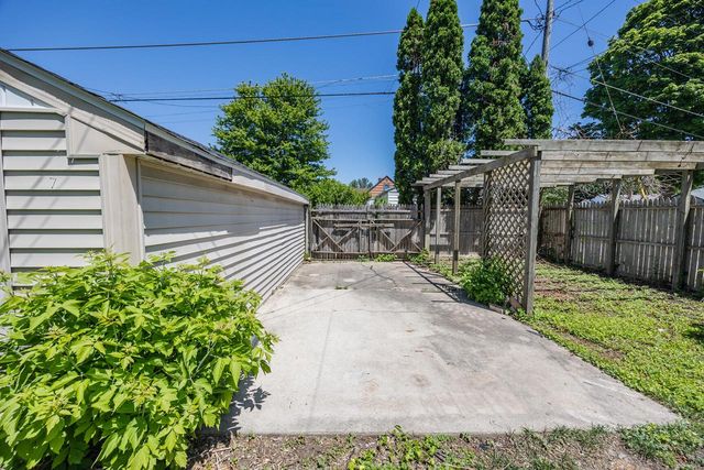 1530 E Morgan AVENUE, Milwaukee, WI 53207