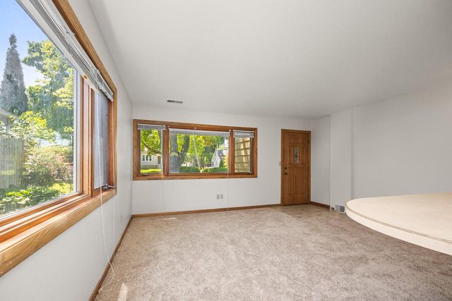 1530 E Morgan AVENUE, Milwaukee, WI 53207