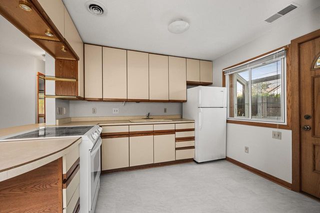 1530 E Morgan AVENUE, Milwaukee, WI 53207
