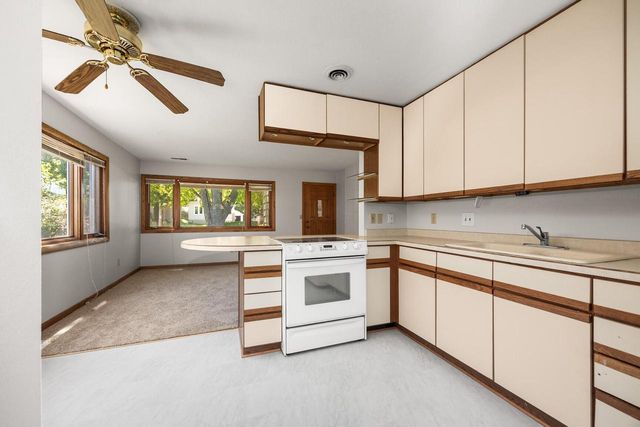 1530 E Morgan AVENUE, Milwaukee, WI 53207