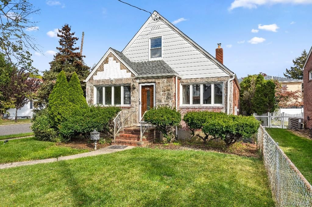 700 Covert Avenue, New Hyde Park, NY 11040