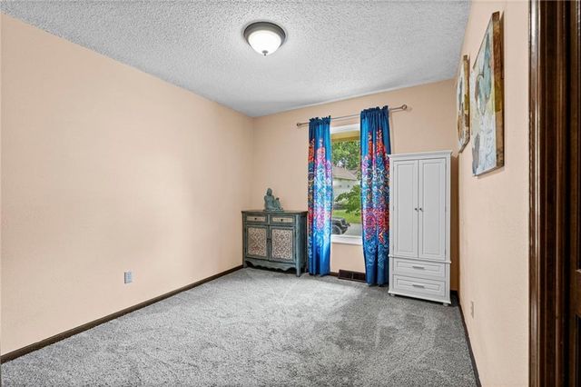 3408 S Phelps Road, Independence, MO 64055
