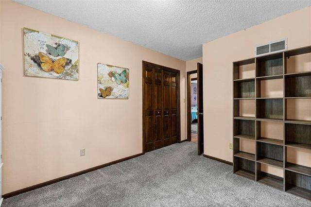 3408 S Phelps Road, Independence, MO 64055