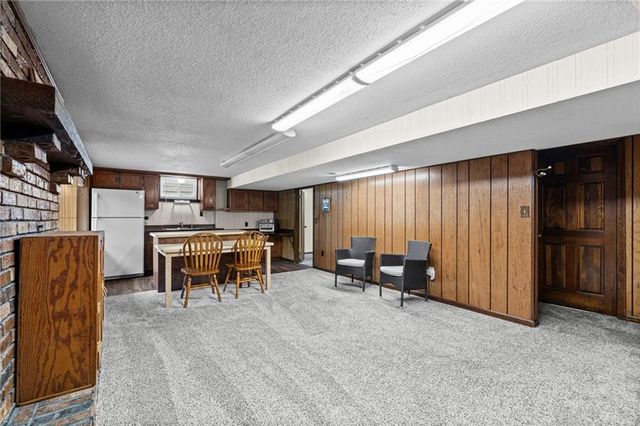 3408 S Phelps Road, Independence, MO 64055