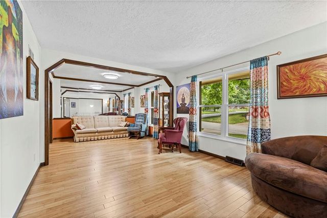 3408 S Phelps Road, Independence, MO 64055
